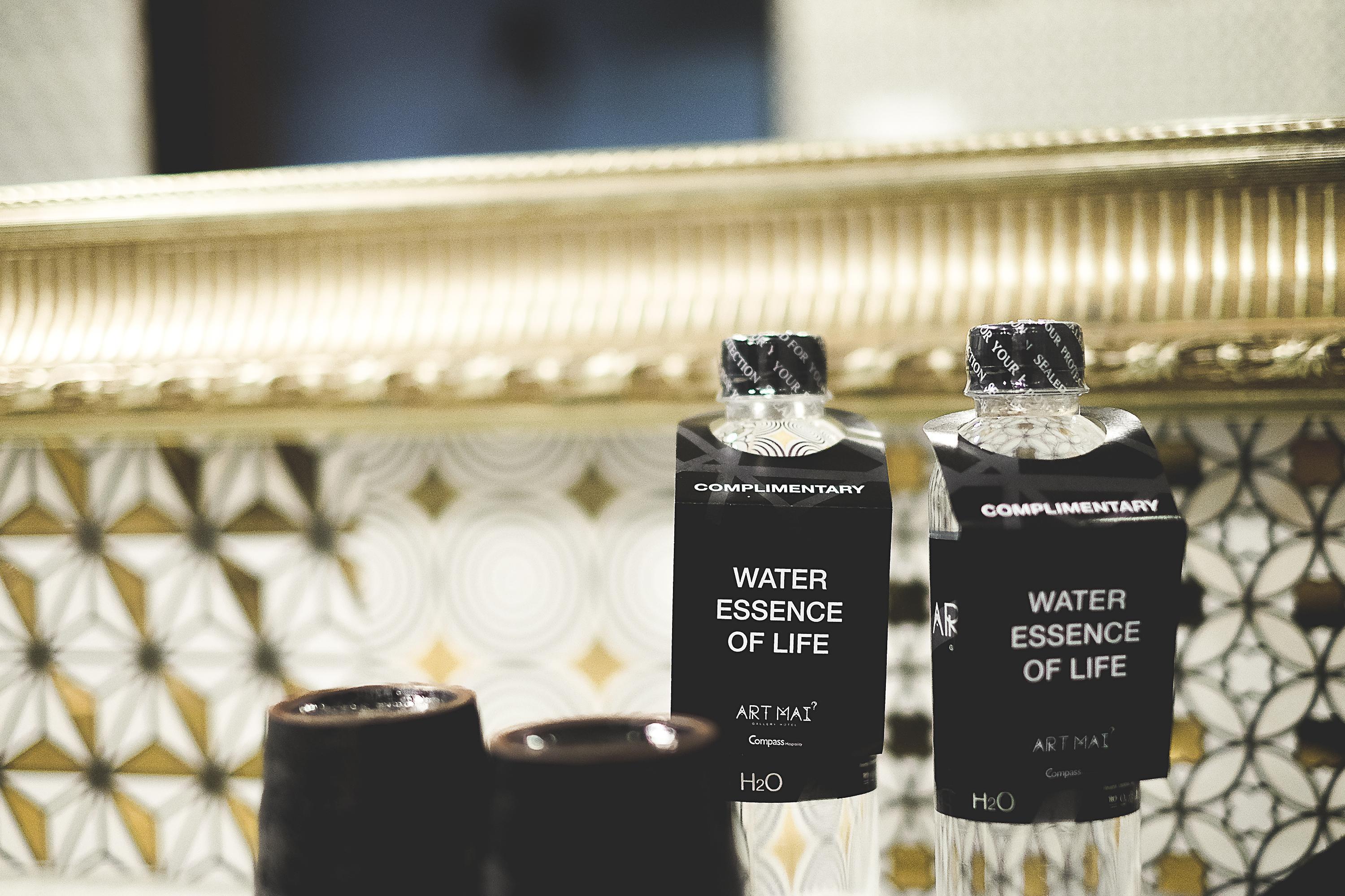 Art Mai Gallery Nimman Hotel Čiang Mai Exteriér fotografie Bottles of water at the Ritz-Carlton