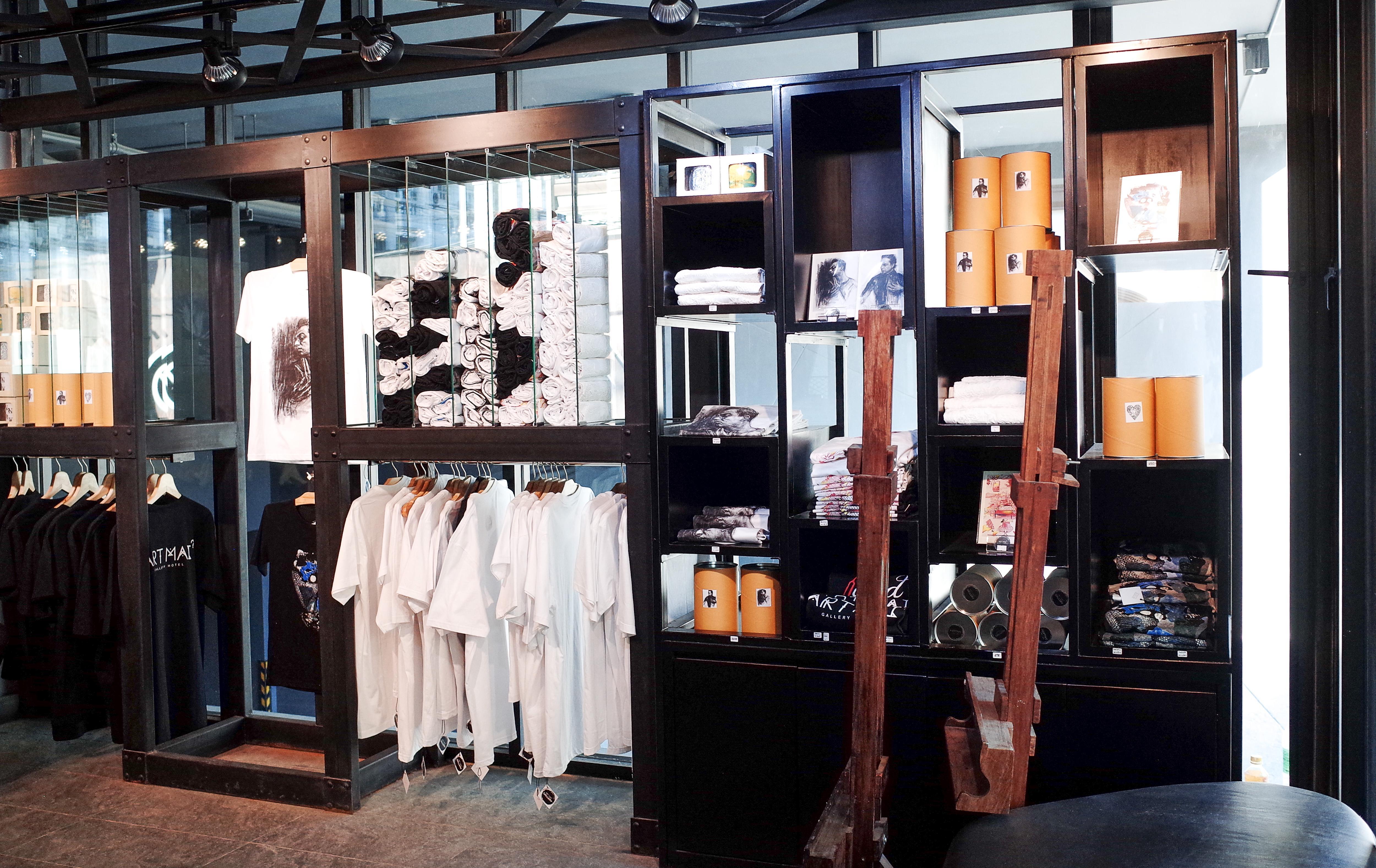 Art Mai Gallery Nimman Hotel Čiang Mai Exteriér fotografie The gift shop at the Chengdu Research Base of Giant Panda Breeding