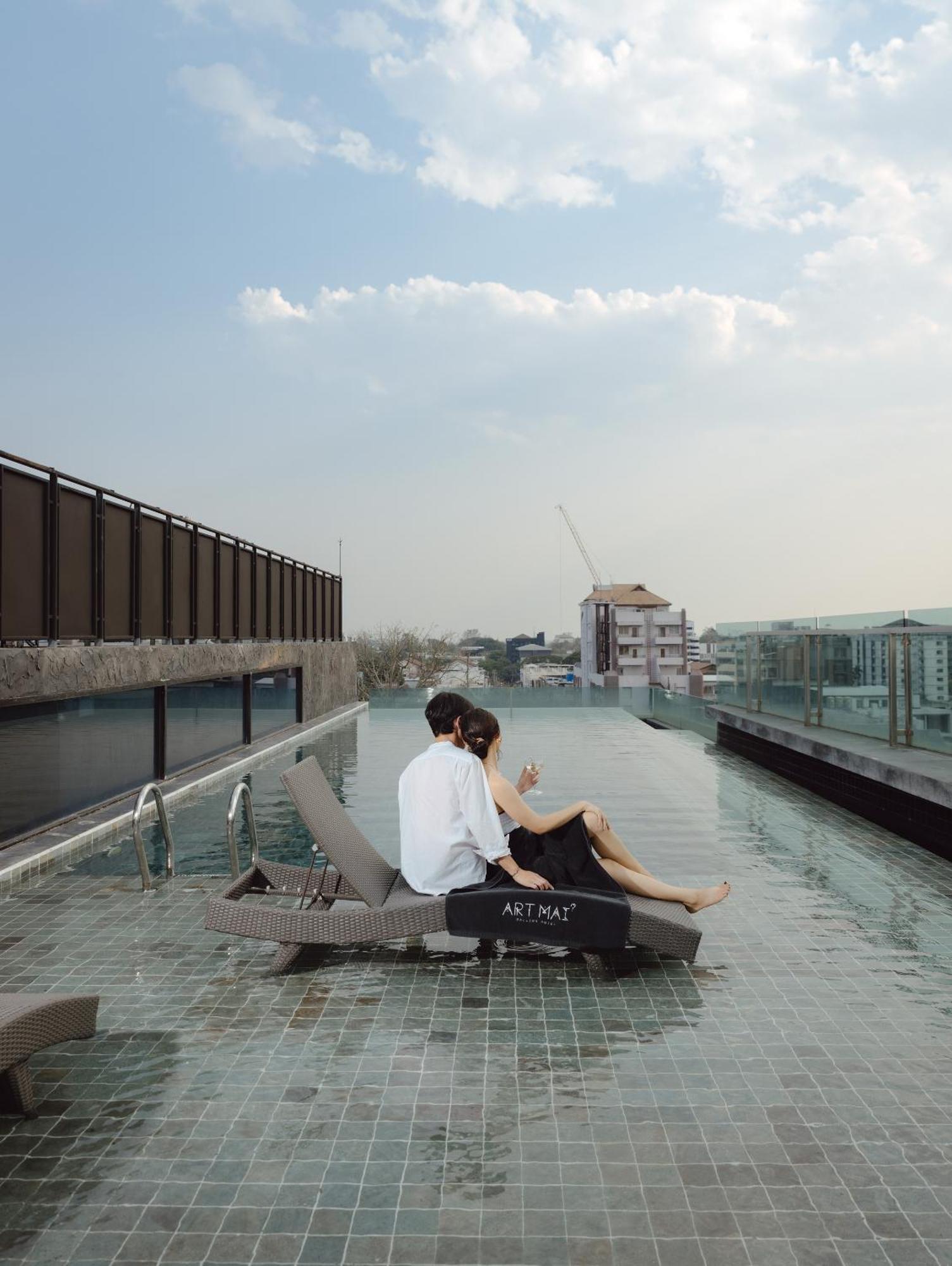 Art Mai Gallery Nimman Hotel Čiang Mai Exteriér fotografie Rooftop pool at the hotel