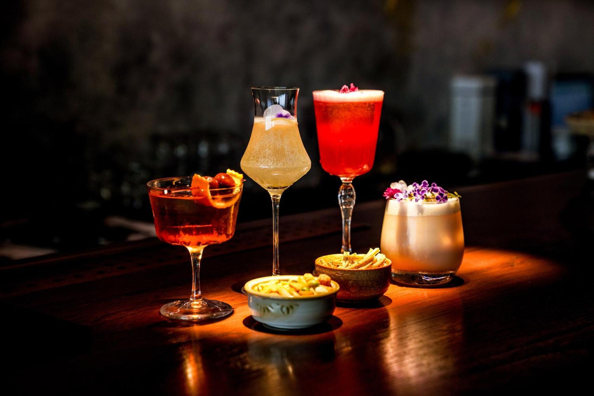 Art Mai Gallery Nimman Hotel Čiang Mai Exteriér fotografie Cocktails at the bar