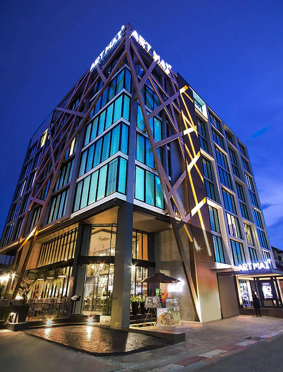 Art Mai Gallery Nimman Hotel Čiang Mai Exteriér fotografie The hotel at night
